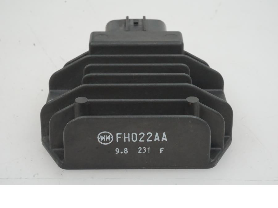 Vänster sida på Likriktare från en KTM 1290 Super Duke -2019 motorcykel.