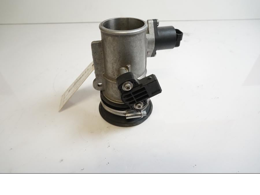 Höger sida på Spjällhus från en Ducati Scrambler 800 -2016 motorcykel.