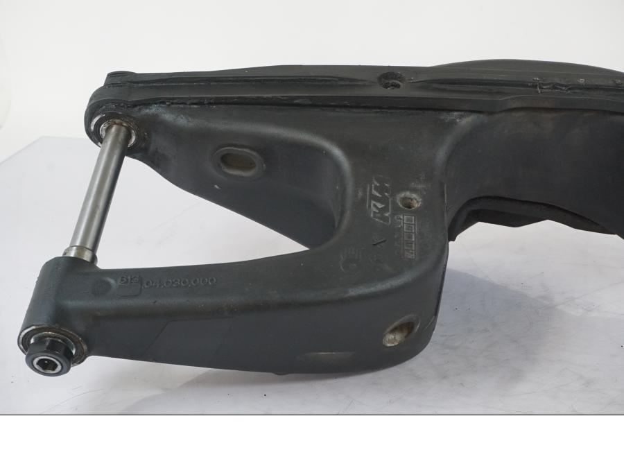 Extrabild5 på Sving från en KTM 1290 Super Duke R -2018 motorcykel.