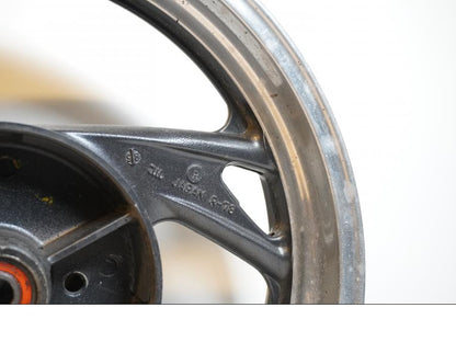 Höger sida på Fälg från en Yamaha TDM 850 -1996 motorcykel.