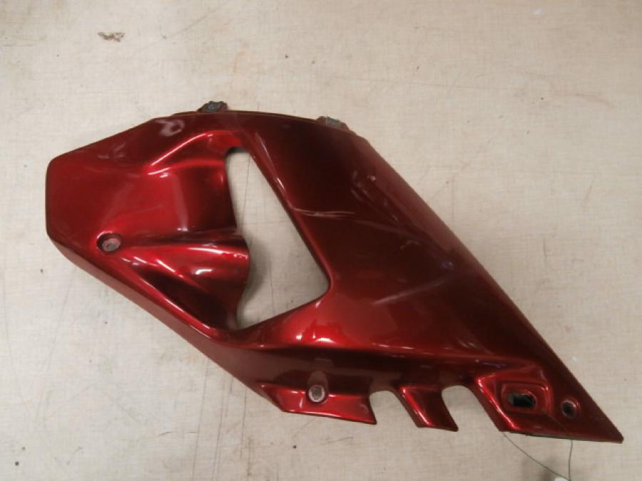 Framsidan på Sidkåpa från en Aprilia SL 1000 Falco -2000 motorcykel.