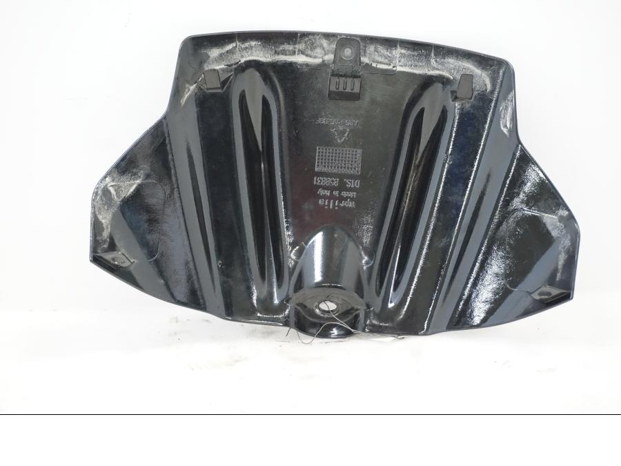 Baksidan på Bensintankskåpa från en Aprilia RSV 1000 -2010 motorcykel.