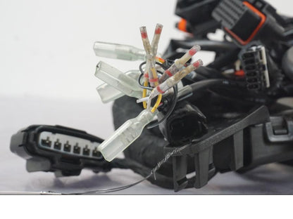 Baksidan på Kabelstam från en KTM 1290 Super Duke R -2022 motorcykel.