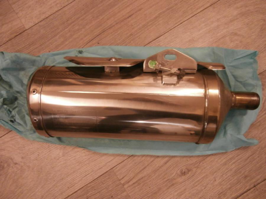 Höger sida på Ljuddämpare från en Triumph Speed Triple -2009 motorcykel.