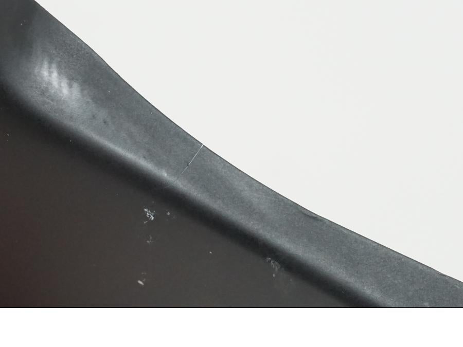 Snett nerifrån på Sidopanel från en Triumph Speed Triple -2009 motorcykel.