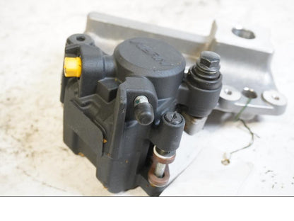 Baksidan på Bromsok från en Suzuki GSF 650 -2011 motorcykel.