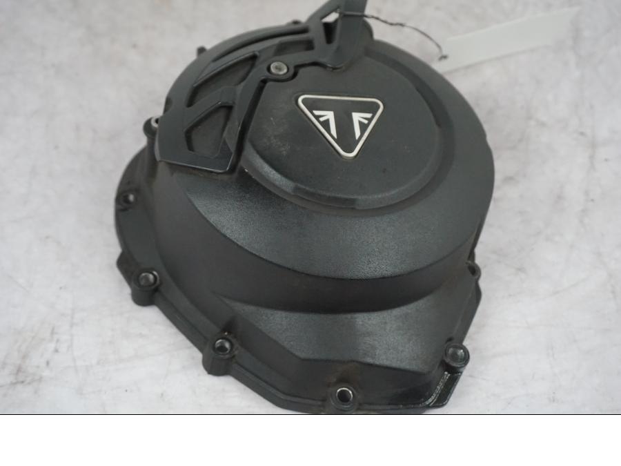 Framsidan på Kopplingskåpa från en Triumph Tiger Explorer -2016 motorcykel.