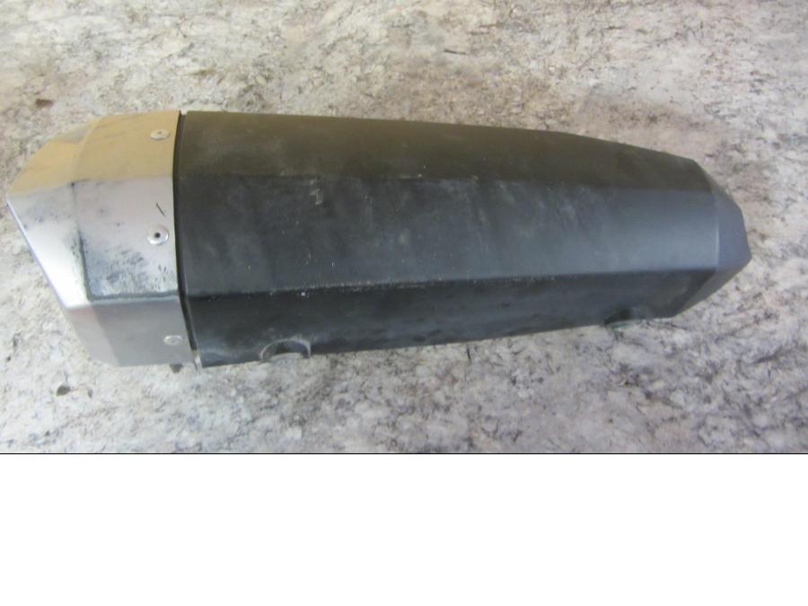 Höger sida på Ljuddämpardekor från en Yamaha XT660Z Tenere -2009 motorcykel.