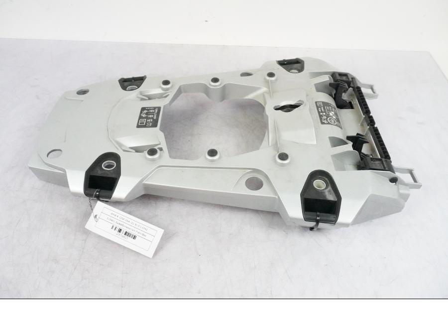 Framsidan på Sadellåsmekanism från en BMW R 1250 GSA -2021 motorcykel.