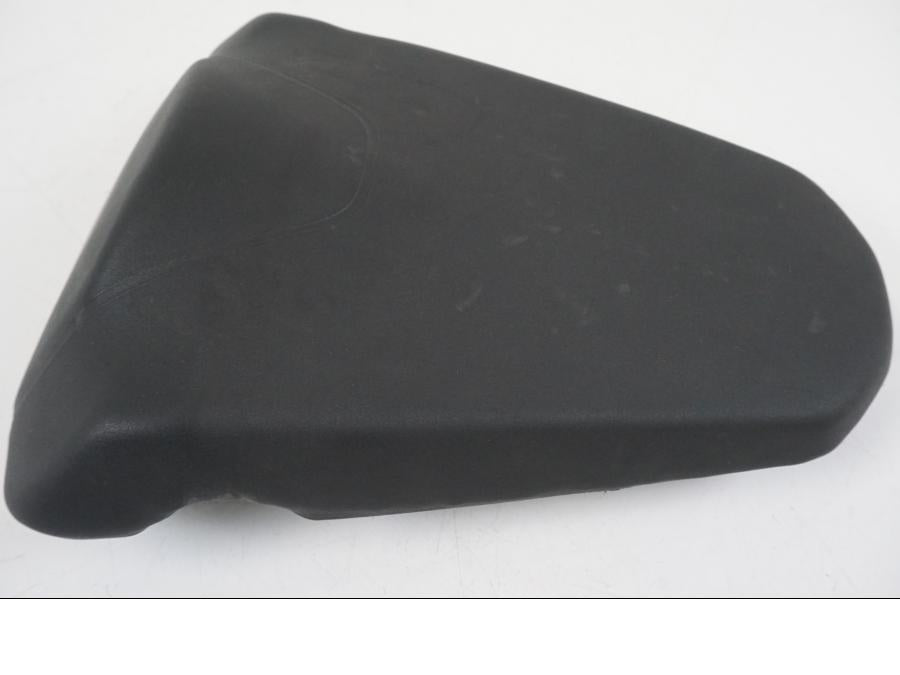 Baksidan på Sadel från en Aprilia RS 125 -2008 motorcykel.