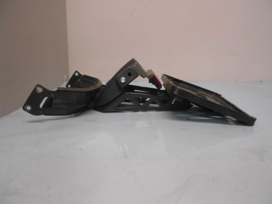 Baksidan på Skylthållare från en Triumph Daytona 675 -2008 motorcykel.