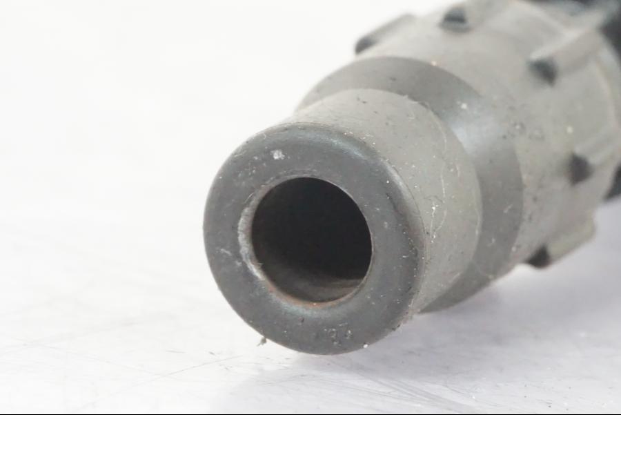 Snett uppifrån på Tändspole från en Suzuki GSX-R 750 -2007 motorcykel.