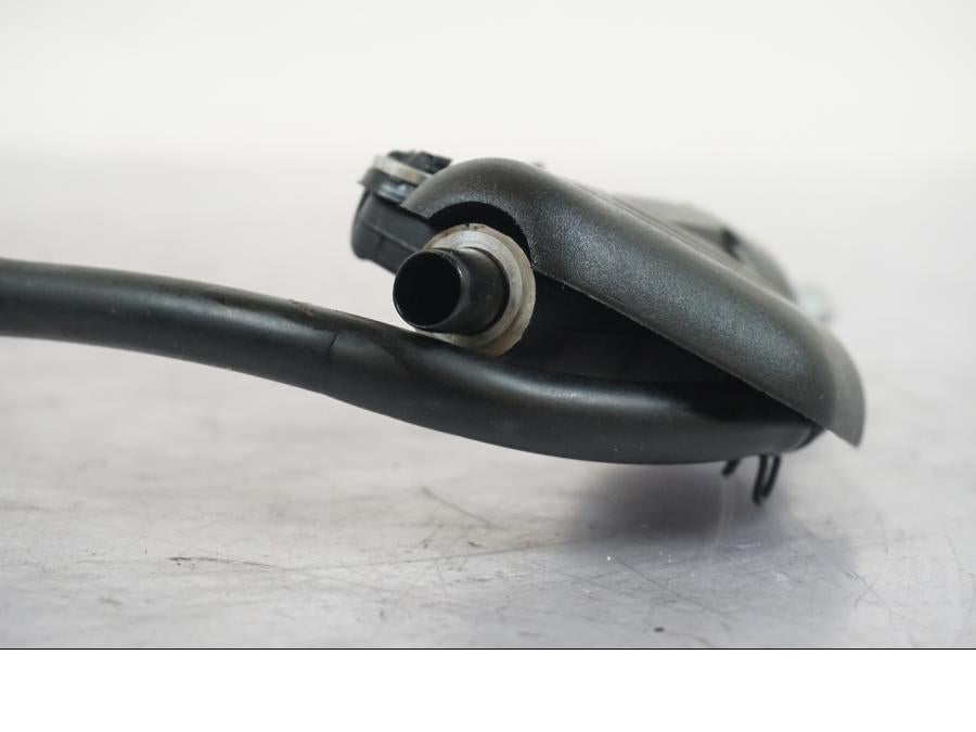 Snett nerifrån på Bromshuvudcylinder från en KTM 690 SM R -2009 motorcykel.