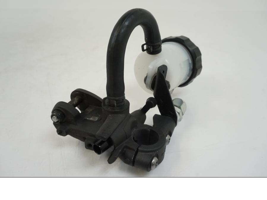 Vänster sida på Bromshuvudcylinder från en BMW S 1000 R -2019 motorcykel.