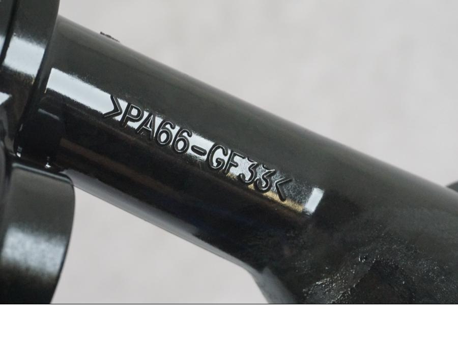 Snett uppifrån på Oljetråg från en Kawasaki Z 900 -2019 motorcykel.