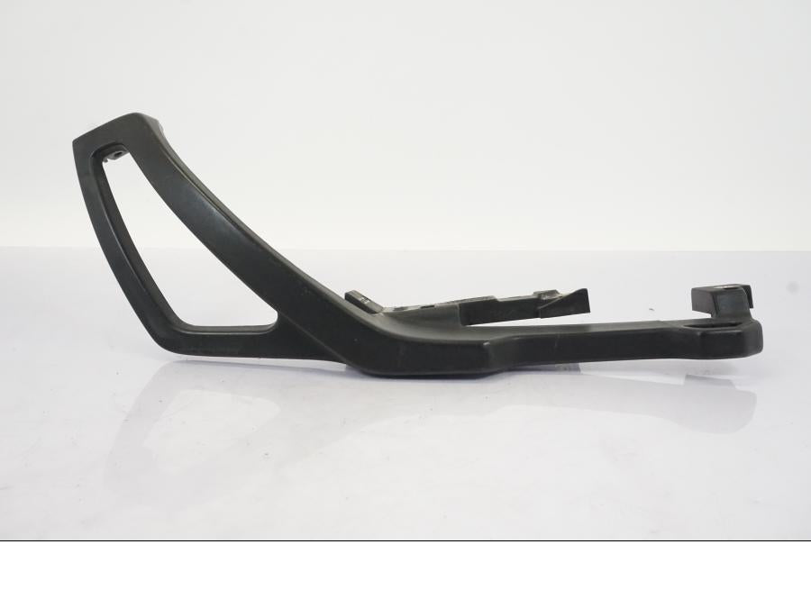 Baksidan på Passagerarhandtag från en BMW R 1150 RS -2003 motorcykel.