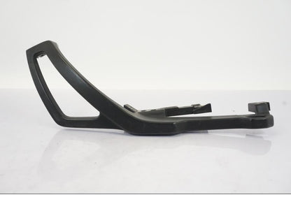 Baksidan på Passagerarhandtag från en BMW R 1150 RS -2003 motorcykel.