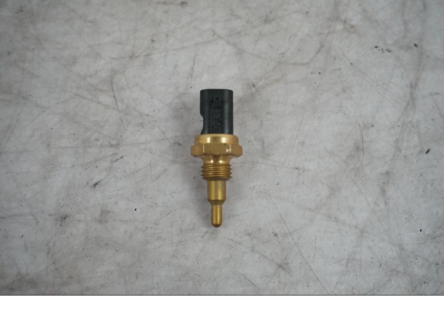 Framsidan på Temperatursensor från en BMW S 1000 XR -2019 motorcykel.