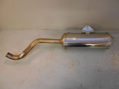 Höger sida på Ljuddämpare från en Triumph Tiger -2008 motorcykel.