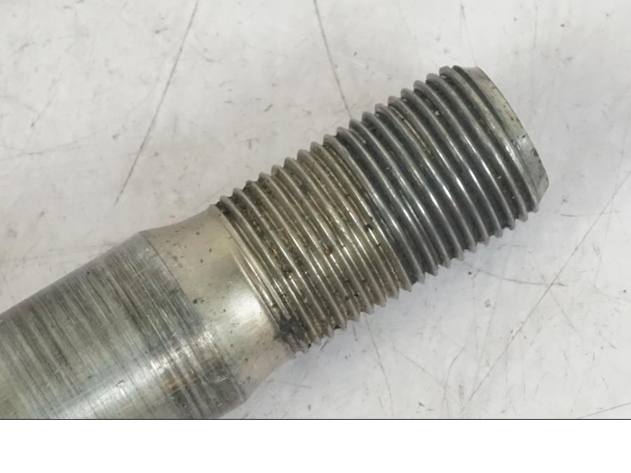 Baksidan på Axel från en Triumph Tiger Explorer -2013 motorcykel.