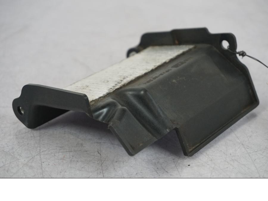 Höger sida på Värmeskydd från en Suzuki VZ 800 -2000 motorcykel.