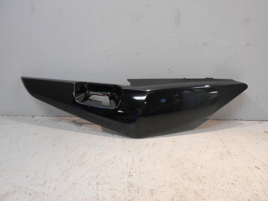 Framsidan på Bakvinge från en BMW K 1600 -2015 motorcykel.