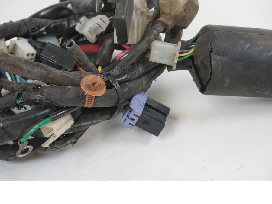 Vänster sida på Kabelstam från en Honda CBR 125 R -2006 motorcykel.