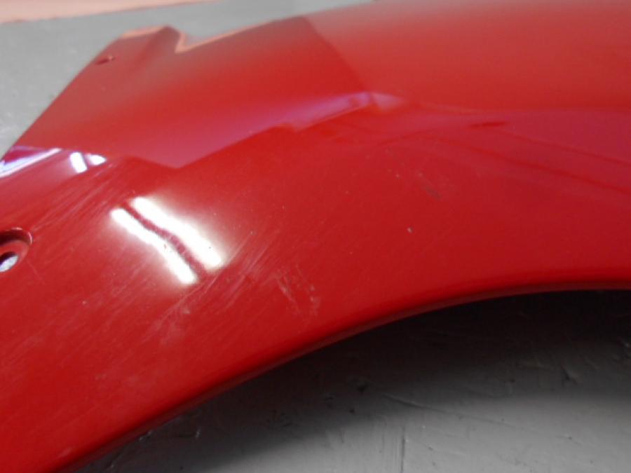 Höger sida på Sidkåpa från en Ducati 899 Panigale -2014 motorcykel.