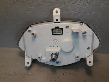 Baksidan på Instrumentpanel från en Yamaha Cygnus -2007 motorcykel.