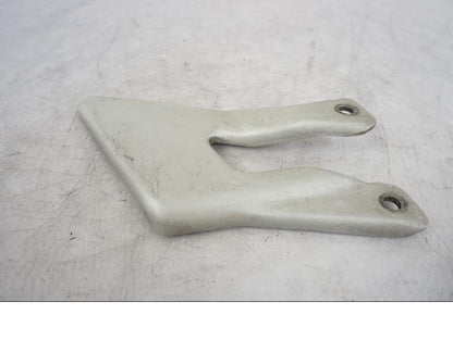 Baksidan på Fotpinnehälskydd från en KTM 990 Super Duke -2006 motorcykel.