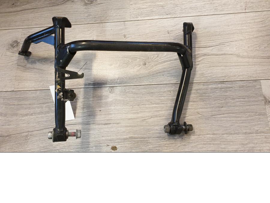 Vänster sida på Centralstöd från en BMW F 800 GT -2015 motorcykel.