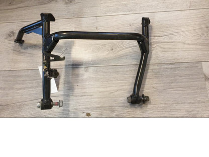 Vänster sida på Centralstöd från en BMW F 800 GT -2015 motorcykel.