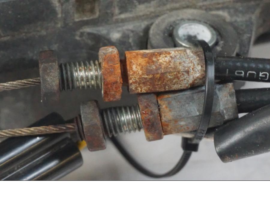 Extrabild1 på Avgasspjällmotor från en Suzuki VZR 1800 -2009 motorcykel.