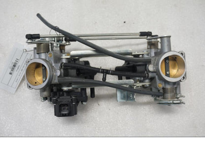 Höger sida på Spjällhus från en Suzuki SV 650 -2016 motorcykel.