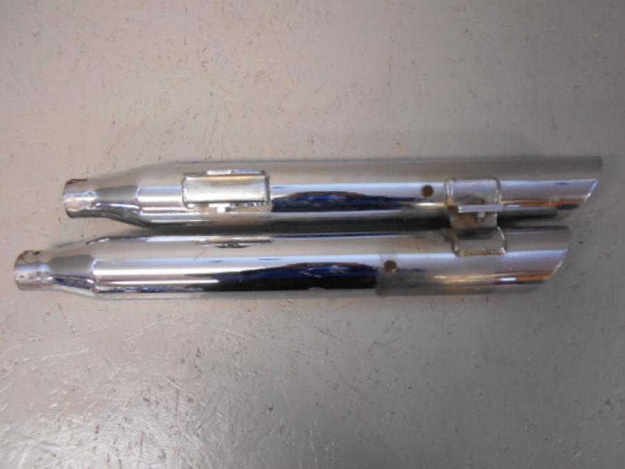 Baksidan på Ljuddämpare från en H-D Dyna Fat Bob FXDF -2013 motorcykel.