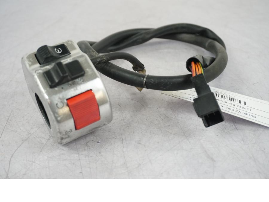 Baksidan på Styrelreglage från en Suzuki VZ 800 -2000 motorcykel.