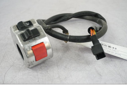 Baksidan på Styrelreglage från en Suzuki VZ 800 -2000 motorcykel.