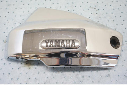 Framsidan på Sidopanel från en Yamaha XVS 1100 -2000 motorcykel.