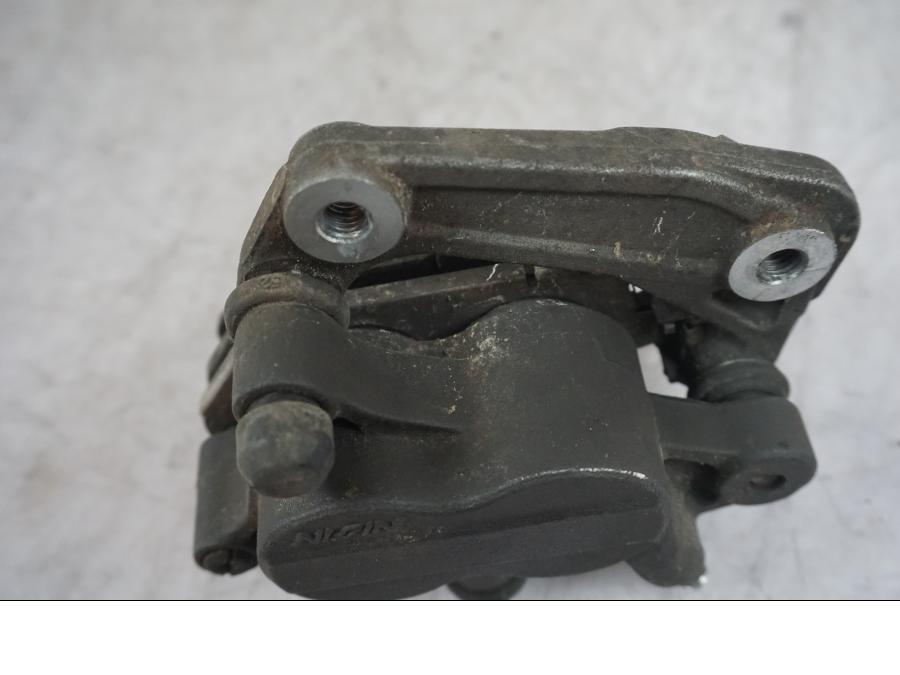 Snett nerifrån på Bromsok från en Triumph Tiger Explorer -2016 motorcykel.