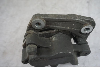 Snett nerifrån på Bromsok från en Triumph Tiger Explorer -2016 motorcykel.