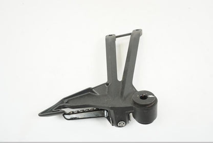 Baksidan på Fotpinnefäste från en Kawasaki Z 1000 -2017 motorcykel.