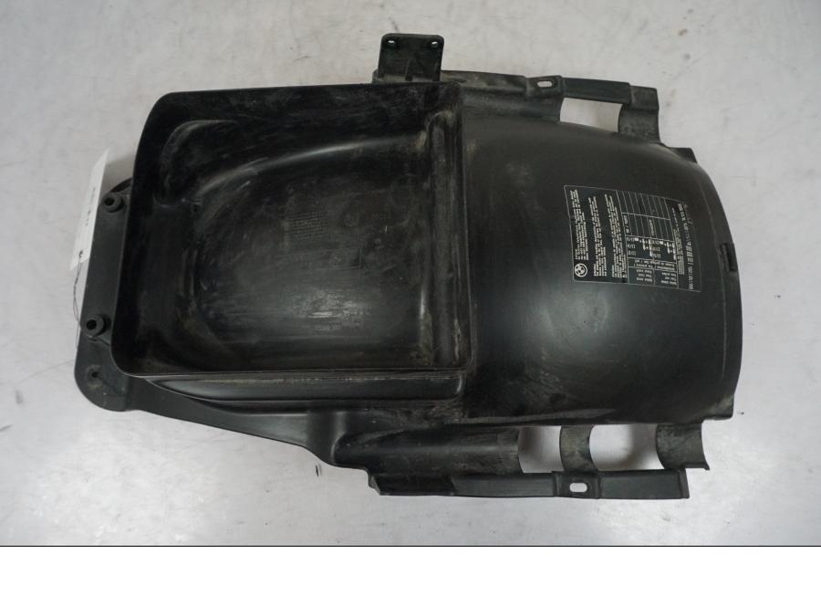 Vänster sida på Undertail från en BMW R 850 R -2004 motorcykel.