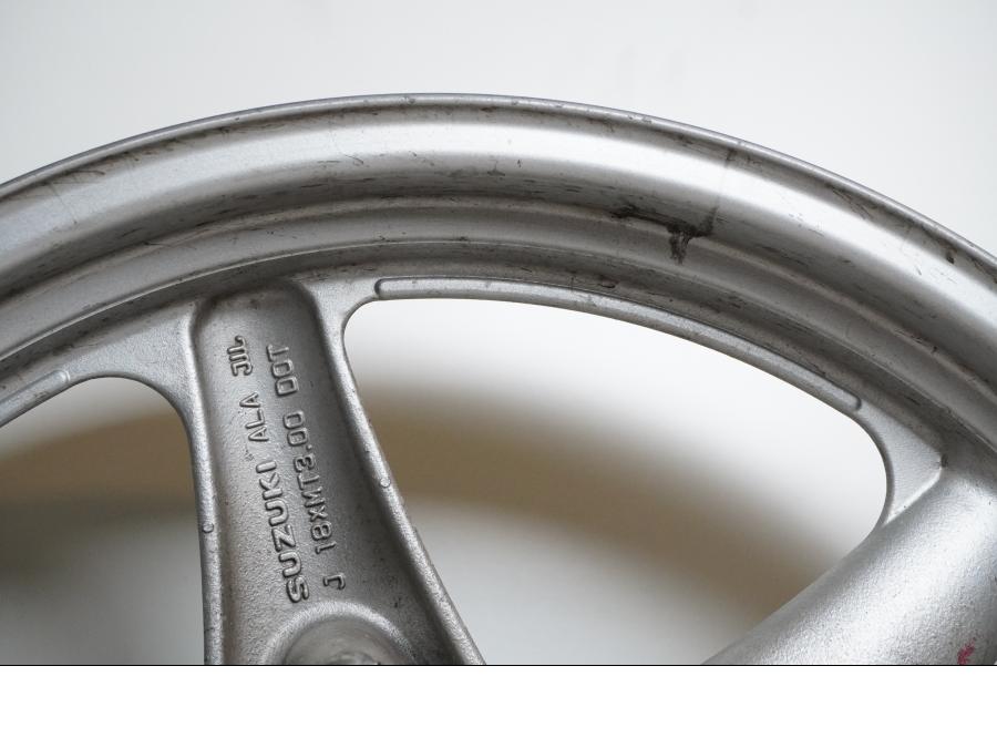 Snett uppifrån på Fälg från en Suzuki GSX 1100 -1992 motorcykel.