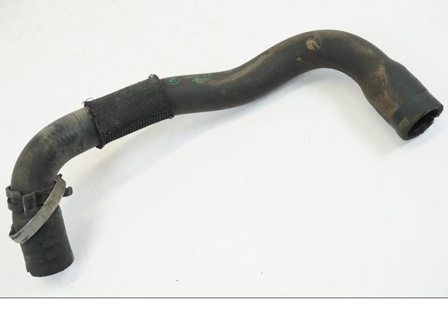 Snett nerifrån på Vattenkyl Slang Set från en BMW R 1250 GS -2019 motorcykel.