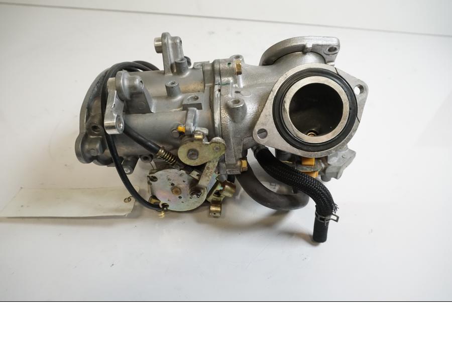 Snett nerifrån på Spjällhus från en Kawasaki VN 1600 Mean Streak -2004 motorcykel.