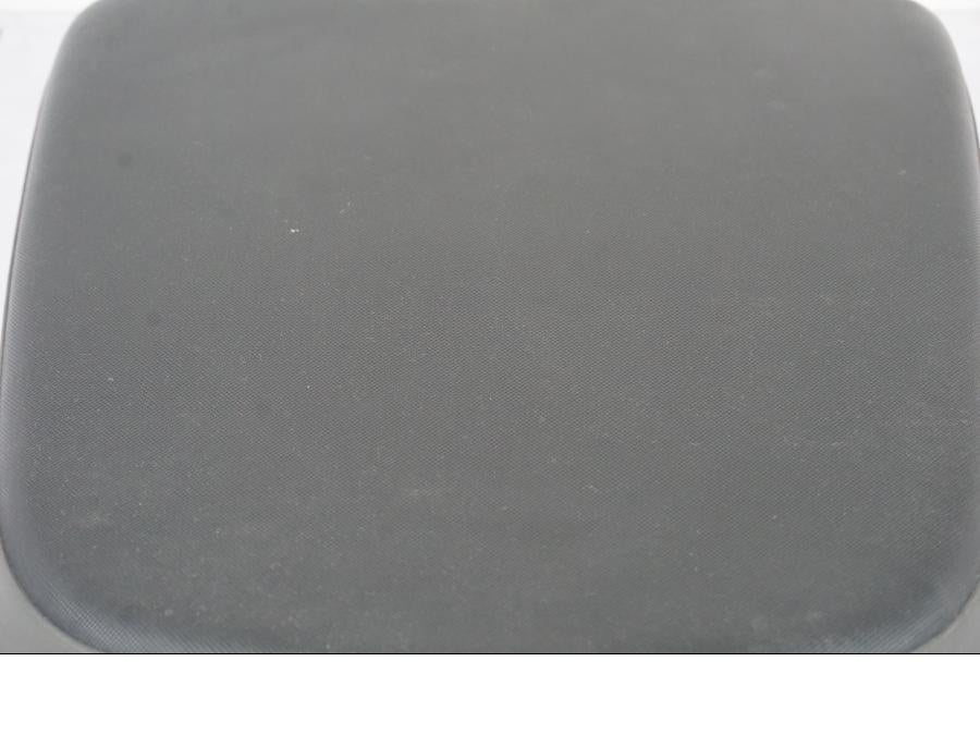 Snett nerifrån på Sadel från en BMW R 1200 GSA -2012 motorcykel.