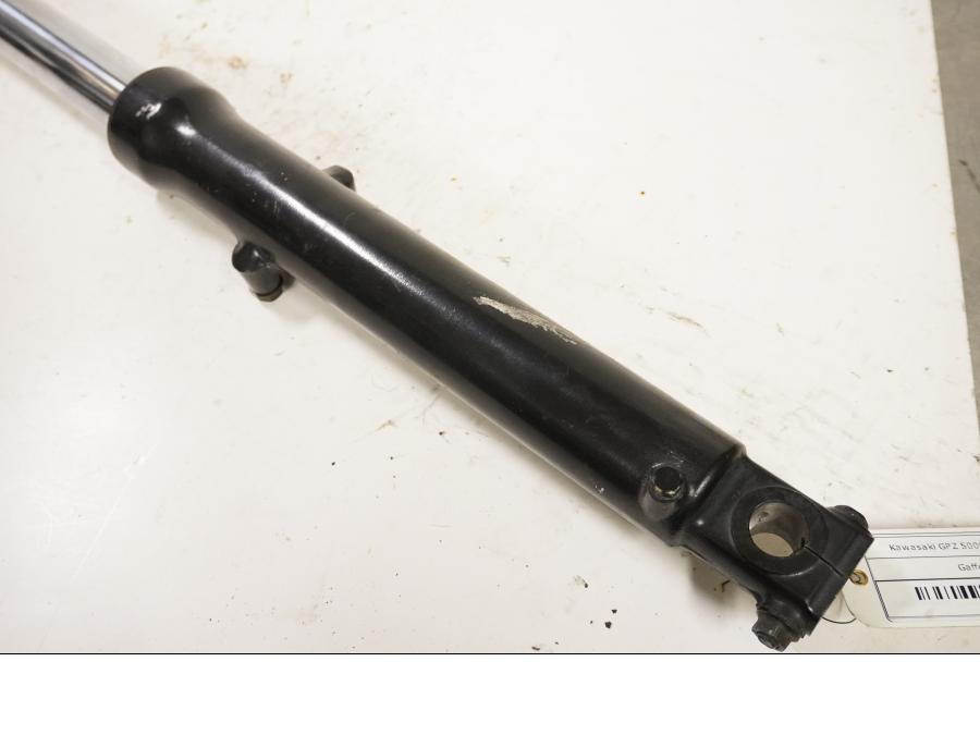 Baksidan på Gaffelben från en Kawasaki GPZ 500 -1991 motorcykel.