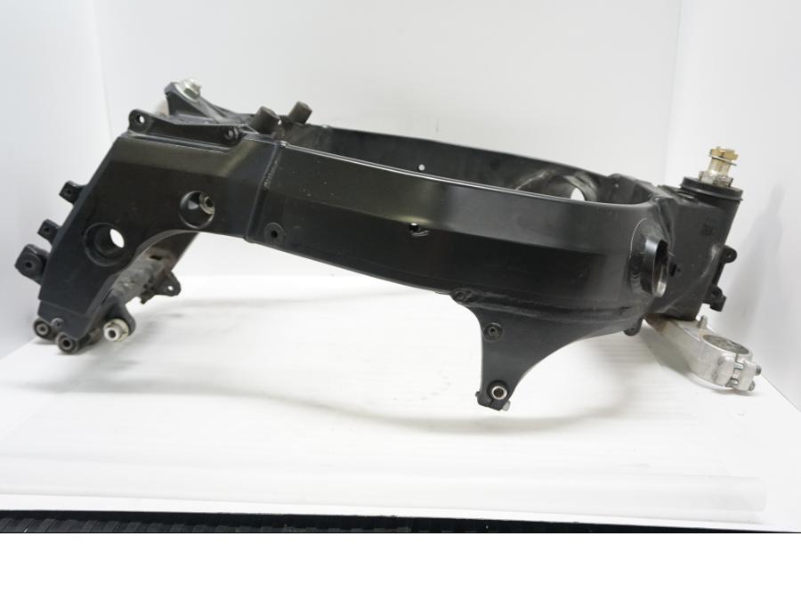 Framsidan på Ram från en Suzuki GSX-R 600 -2004 motorcykel.