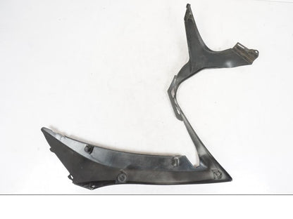 Snett nerifrån på Sidkåpa från en Suzuki GSX-R 750 -2007 motorcykel.