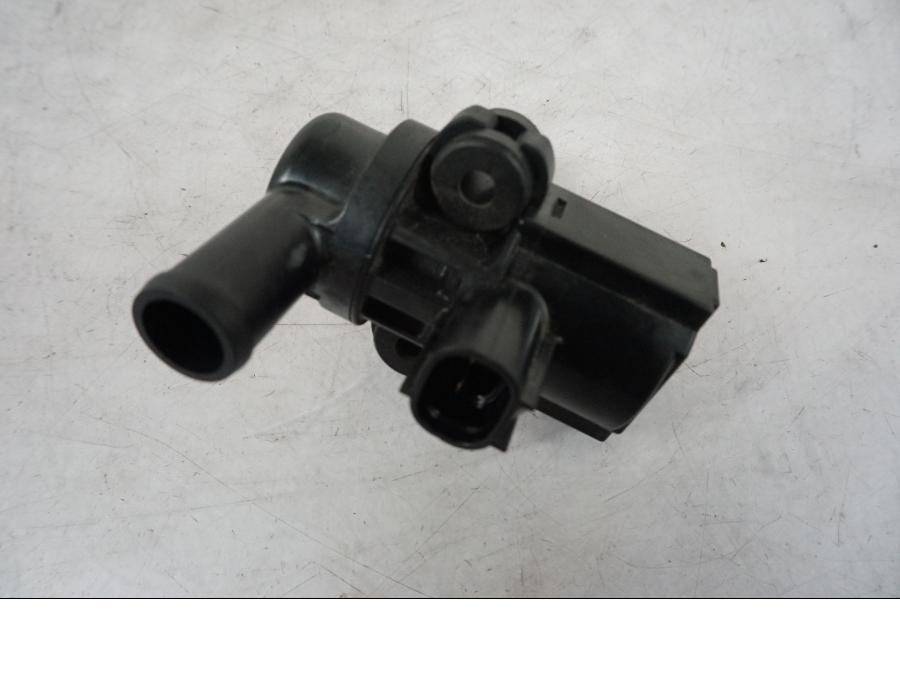 Höger sida på Second Air från en Triumph Bonneville T120 -2021 motorcykel.